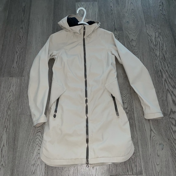 Lululemon rain jacket - Picture 2 of 3